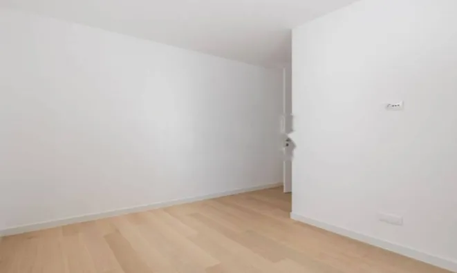 Недвижимость Трехкомнатная квартира, центр: 6