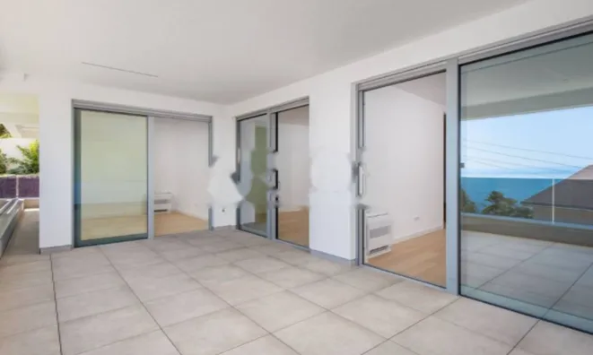 Недвижимость Трёхкомнатная квартира в центре: 1