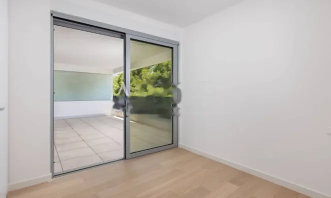 Недвижимость Трёхкомнатная квартира в центре: 3