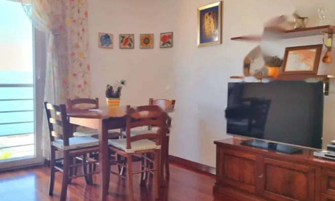 Недвижимость Трехкомнатная квартира в центре: 1