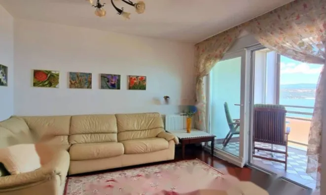 Недвижимость Трехкомнатная квартира в центре: 2