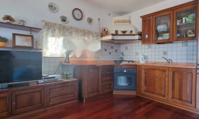 Недвижимость Трехкомнатная квартира в центре: 11