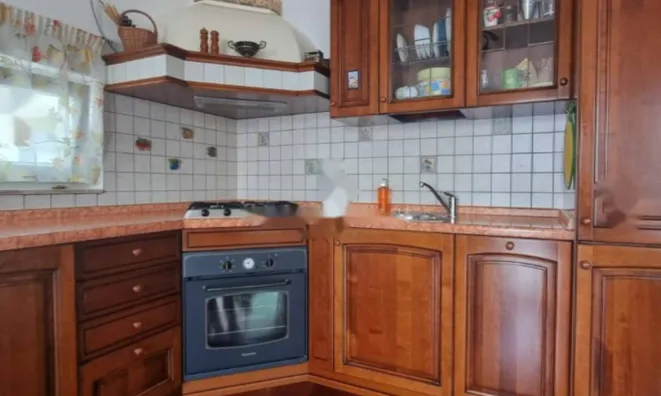 Недвижимость Трехкомнатная квартира в центре: 12