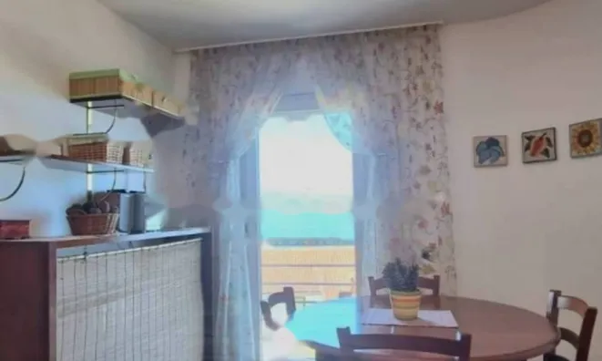 Недвижимость Трехкомнатная квартира в центре: 13