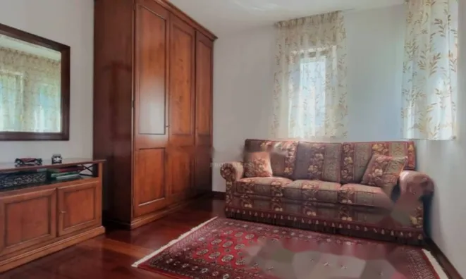 Недвижимость Трехкомнатная квартира в центре: 14