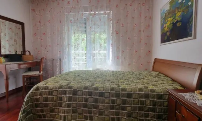 Недвижимость Трехкомнатная квартира в центре: 18