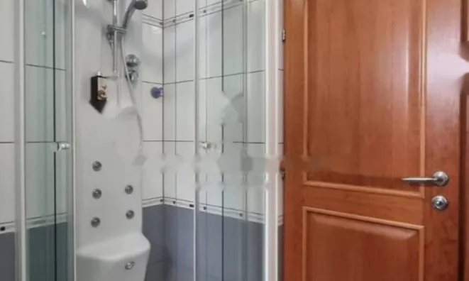 Недвижимость Трехкомнатная квартира в центре: 25