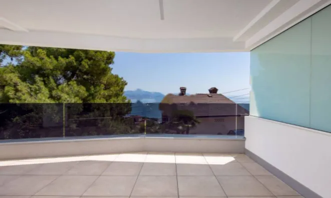 Недвижимость Трехкомнатная квартира Центр: 22