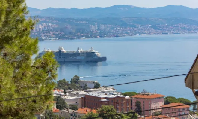 Недвижимость Трехкомнатная квартира Центр: 23