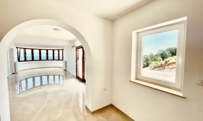 Недвижимость Трехкомнатная квартира в Опатии: 11