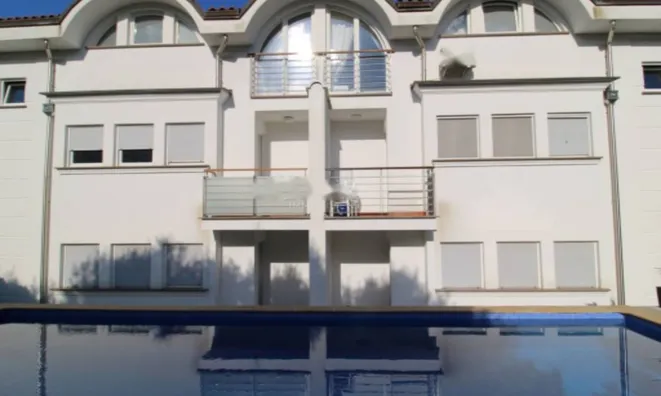 Недвижимость Трехкомнатная квартира, Ичичи: 2