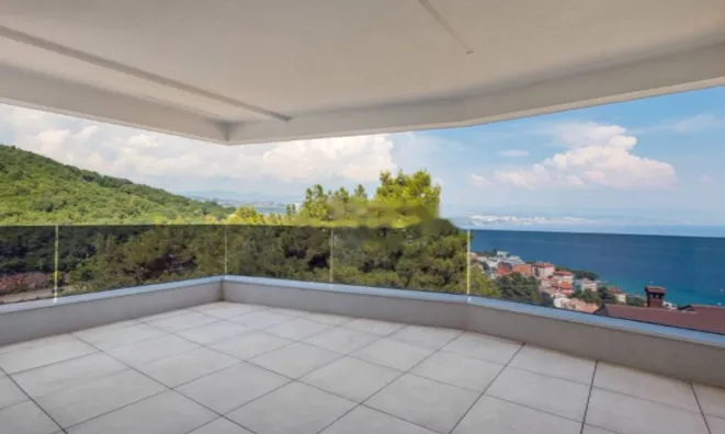 Недвижимость Трехкомнатная квартира, Центр: 4