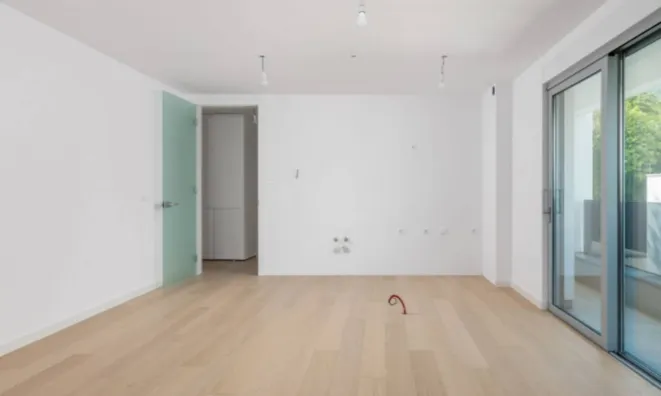 Недвижимость Трехкомнатная квартира, Центр: 7