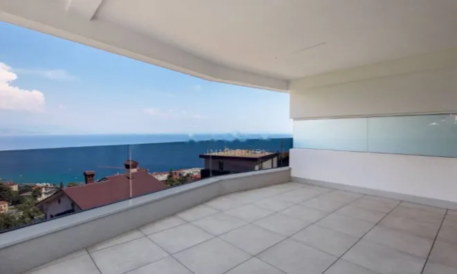 Недвижимость Трехкомнатная квартира, Центр: 8