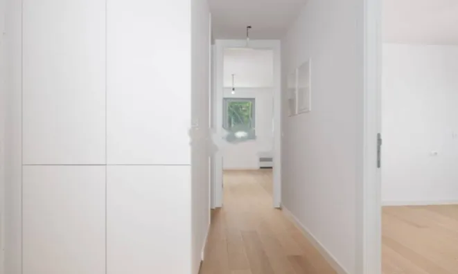 Недвижимость Трехкомнатная квартира, Центр: 10