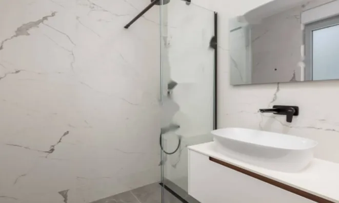 Недвижимость Трехкомнатная квартира, Центр: 18