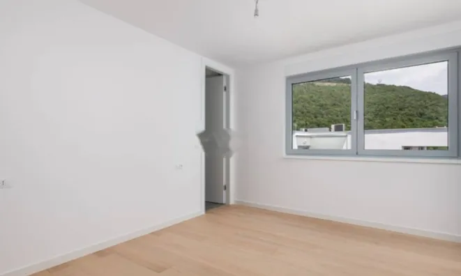 Недвижимость Трехкомнатная квартира, Центр: 20