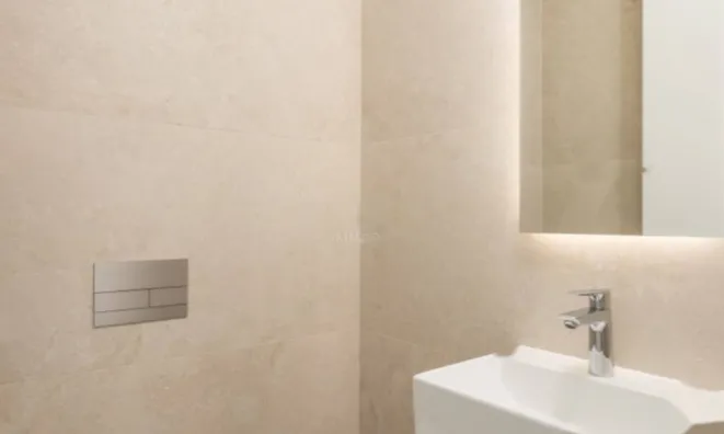 Недвижимость Трехкомнатная квартира в центре: 13