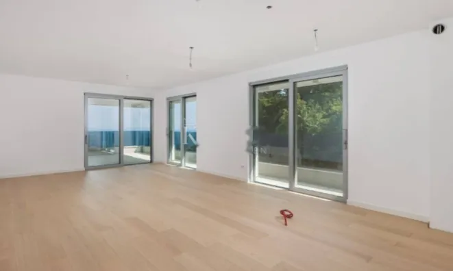 Недвижимость Трёхкомнатная квартира, Центр: 3