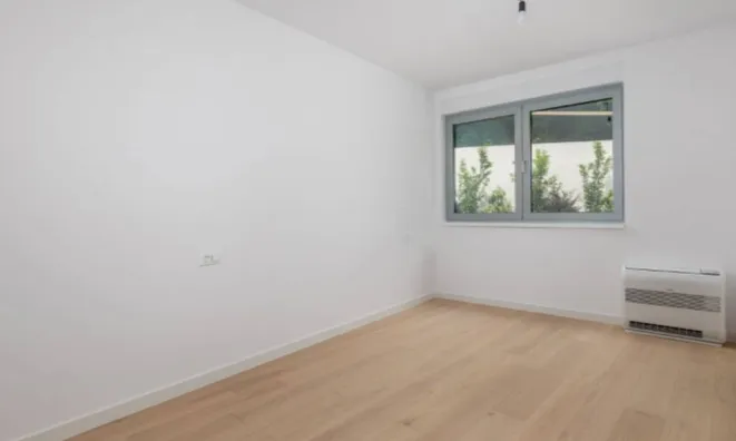 Недвижимость Трёхкомнатная квартира, Центр: 16