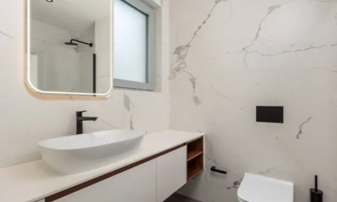 Недвижимость Трёхкомнатная квартира, Центр: 20