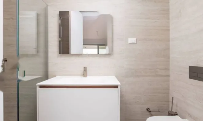 Недвижимость Трехкомнатная квартира в центре: 8