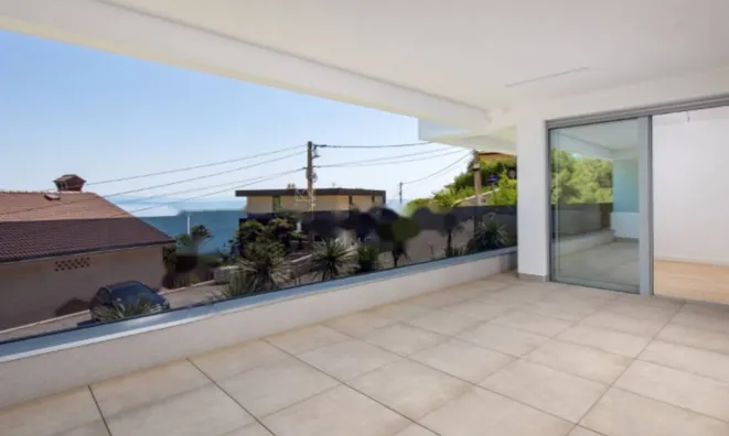 Недвижимость Трехкомнатная квартира в центре: 19