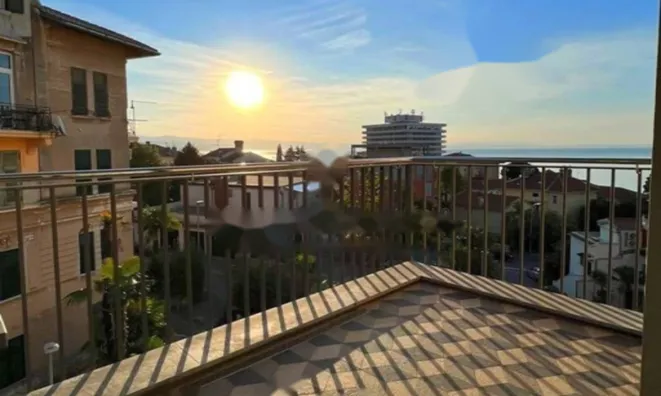 Недвижимость Трёхкомнатная квартира, Опатия: 16