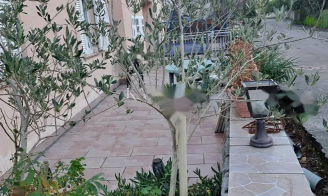 Недвижимость Трехкомнатная квартира в Побри: 1