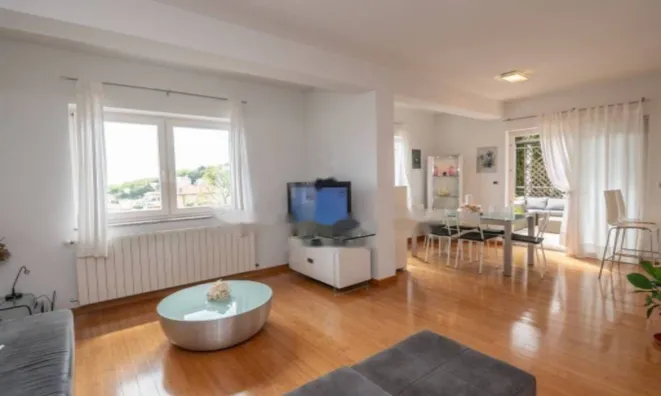 Недвижимость Трёхкомнатная квартира, Центр: 5