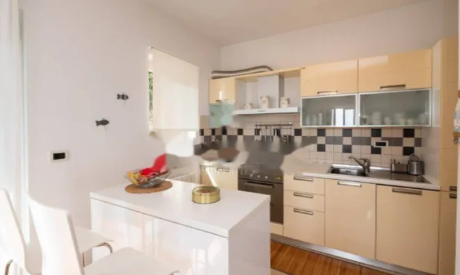 Недвижимость Трёхкомнатная квартира, Центр: 10