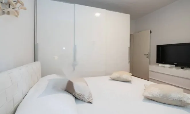 Недвижимость Трёхкомнатная квартира, Центр: 20