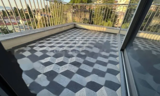 Недвижимость Трехкомнатная квартира, Центр: 16