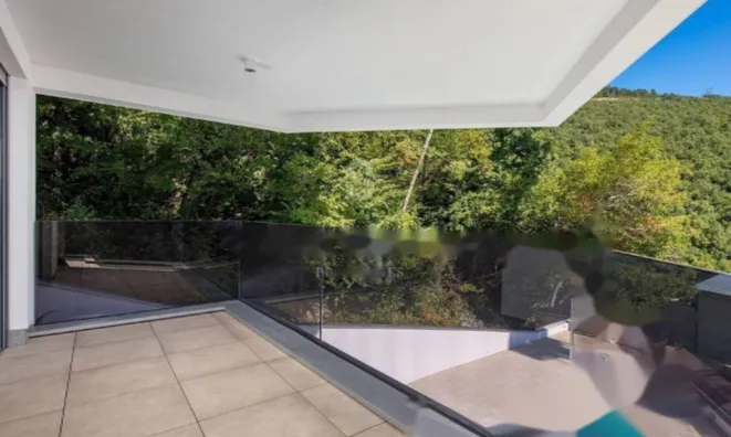 Недвижимость Трёхкомнатная квартира, Центр: 3