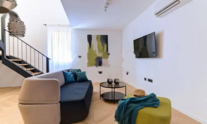 Недвижимость Трёхкомнатная квартира в центре: 4