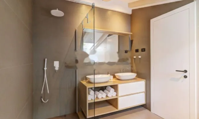 Недвижимость Трёхкомнатная квартира в центре: 12