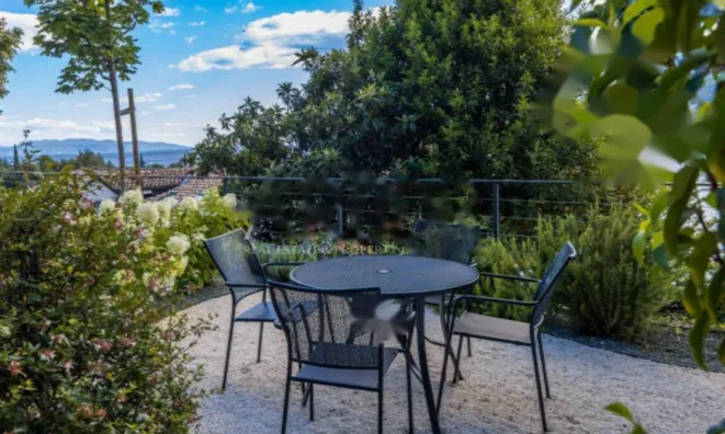 Недвижимость Трёхкомнатная квартира в центре: 16