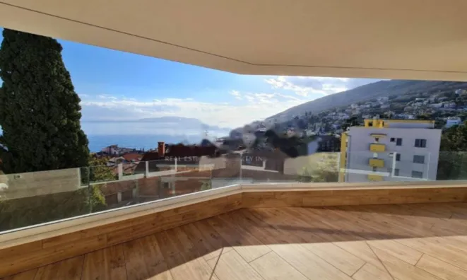 Недвижимость Трехкомнатная квартира в центре: 1