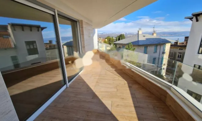 Недвижимость Трехкомнатная квартира в центре: 2