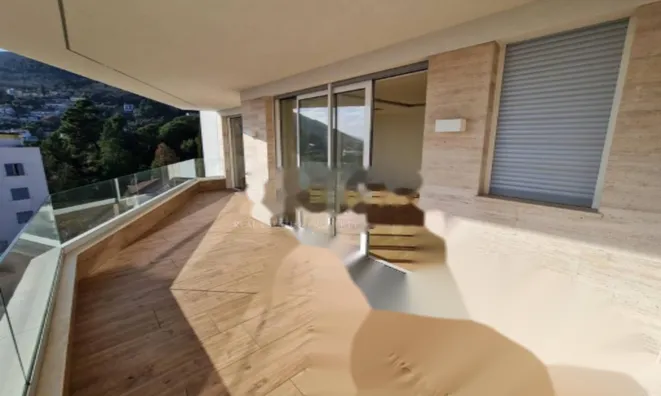 Недвижимость Трехкомнатная квартира в центре: 3