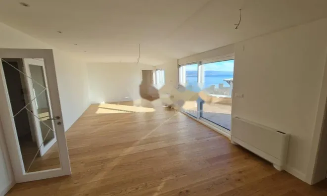 Недвижимость Трехкомнатная квартира в центре: 6