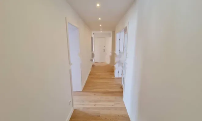 Недвижимость Трехкомнатная квартира в центре: 7