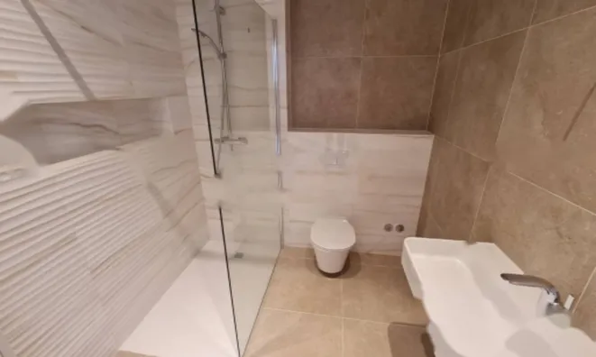 Недвижимость Трехкомнатная квартира в центре: 8