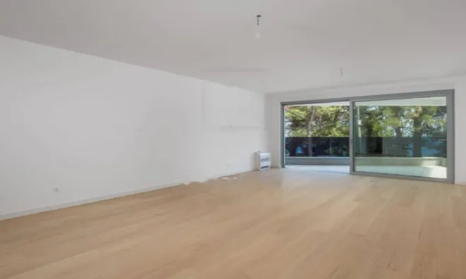 Недвижимость Трехкомнатная квартира, Центр: 1