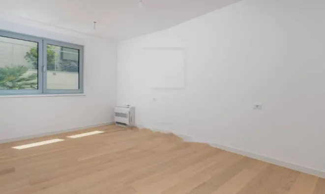 Недвижимость Трехкомнатная квартира, Центр: 5