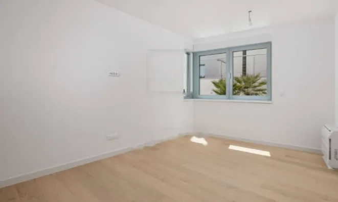 Недвижимость Трехкомнатная квартира, Центр: 6