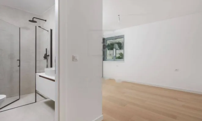 Недвижимость Трехкомнатная квартира, Центр: 9