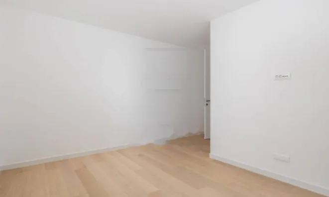 Недвижимость Трехкомнатная квартира, Центр: 10