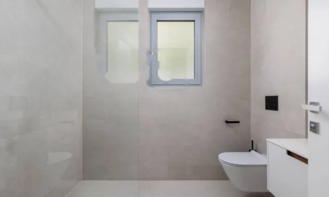 Недвижимость Трехкомнатная квартира, Центр: 14