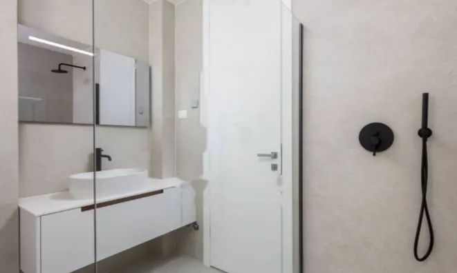 Недвижимость Трехкомнатная квартира, Центр: 15